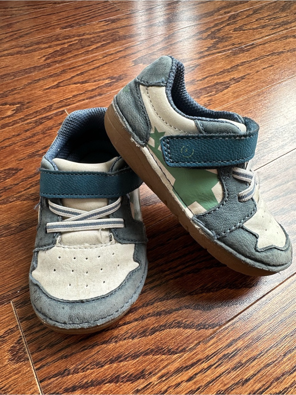 Stride Rite Waverly Sneakers in Vintage Indigo with Star Accent in Green